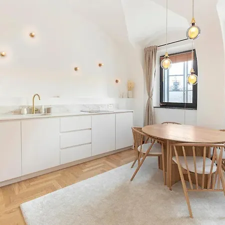 Apartment Razkosno Stanovanje Na Grajskem Gricu Ljubljana